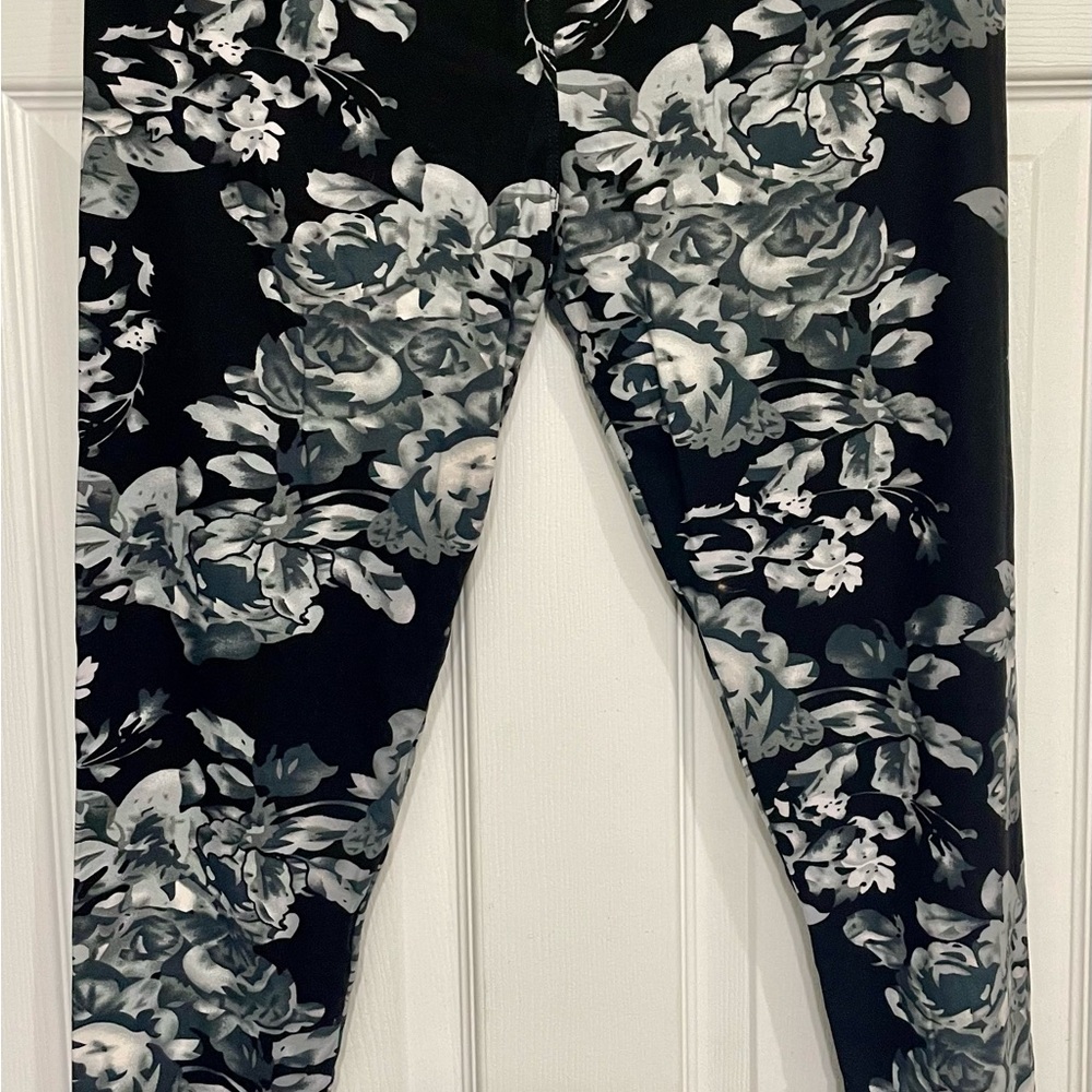 Agnes & Dora Black and Gray Leggings
